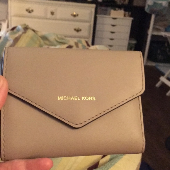 small leather envelope wallet